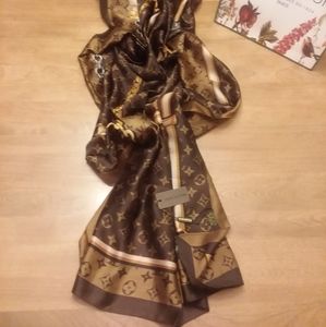Lv scarf